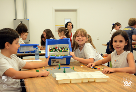 Xaverianos usam Lego para estudar vocabulários na aula de inglês